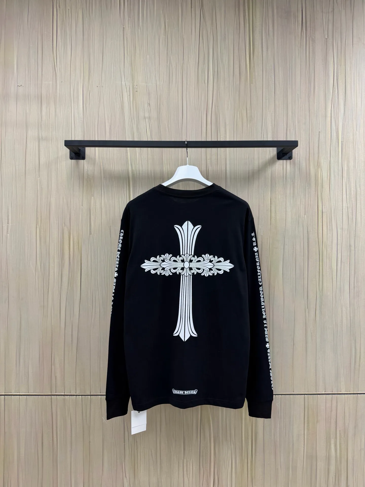 【 In Stock】Chrome Hearts size S M L XL Chrome Hearts Cross long sleeve Series 32 ， 190G， ， ， ， 、 ， 。 ， ， ， Classic ， ， 。 Classic ， ， 、 ， 。 ， ， ， ， ， ， ， Classic 。 ， ， Same Style ， ， ， ， Same Style。